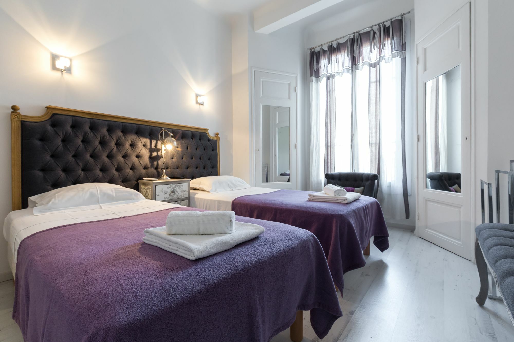 Cannes Modern: Central 2-Bed with Aircon Exterior photo