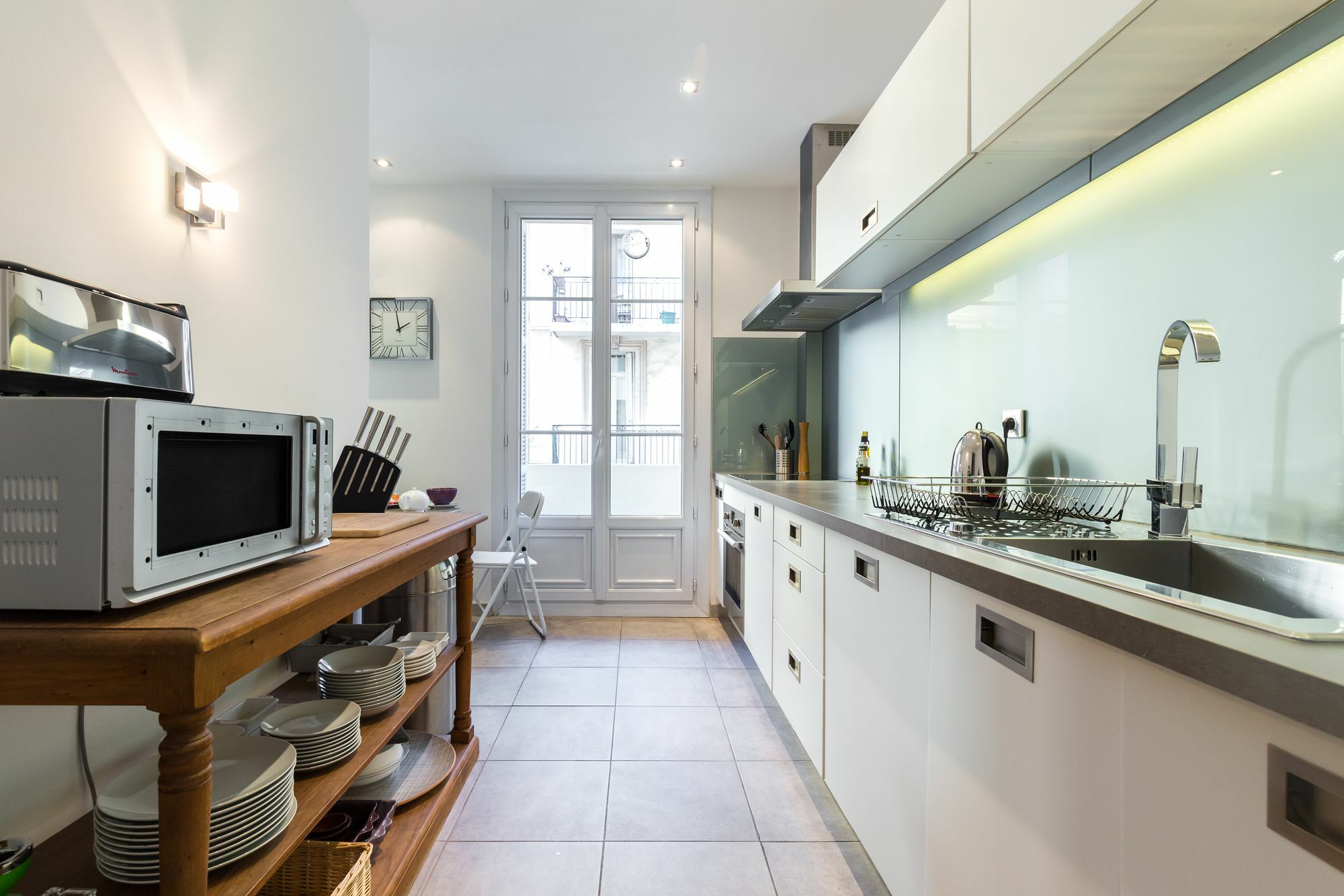 Cannes Modern: Central 2-Bed with Aircon Exterior photo