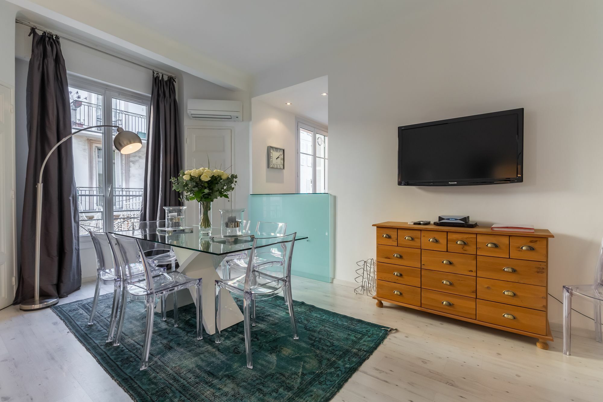 Cannes Modern: Central 2-Bed with Aircon Exterior photo