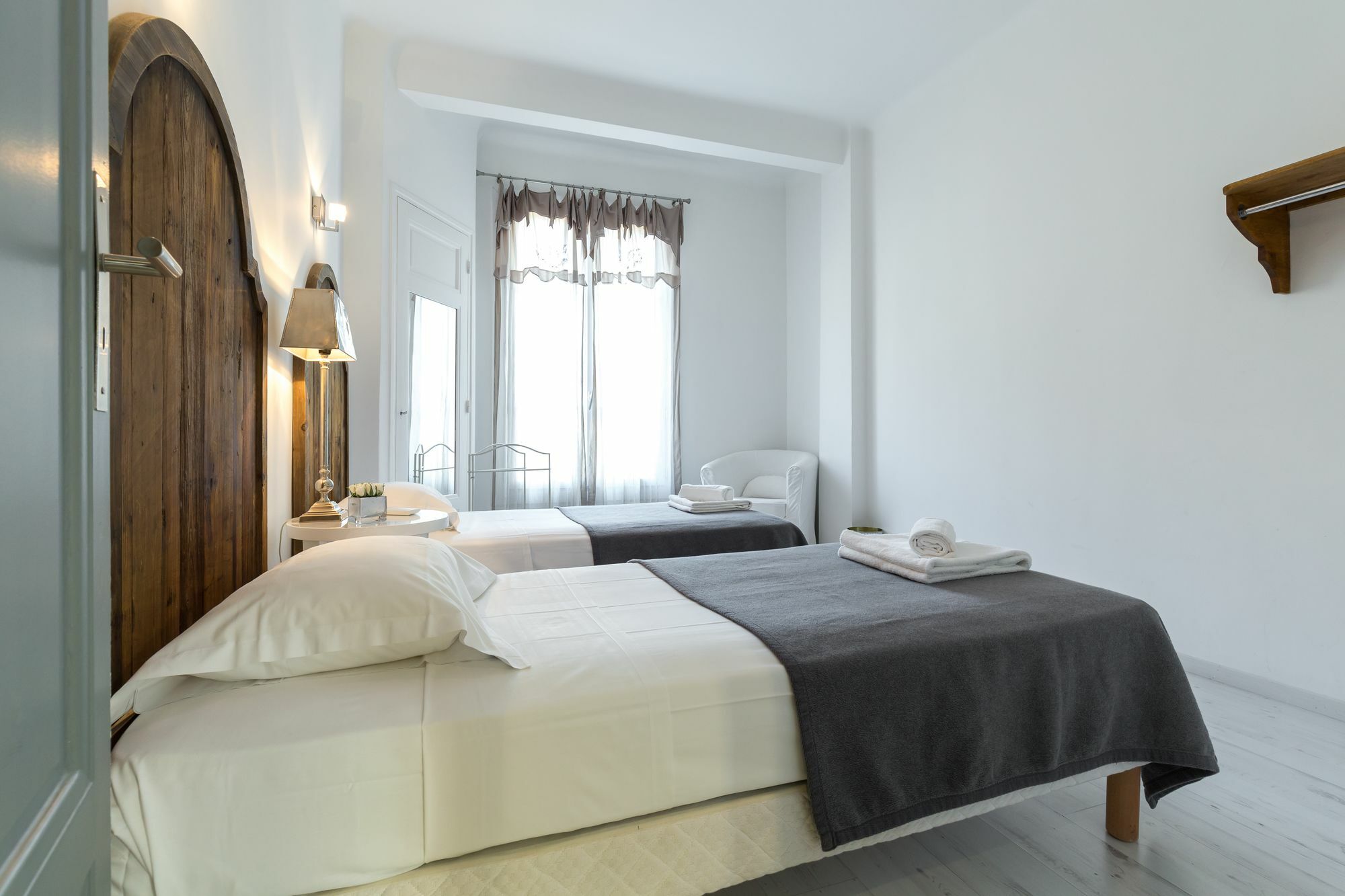 Cannes Modern: Central 2-Bed with Aircon Exterior photo